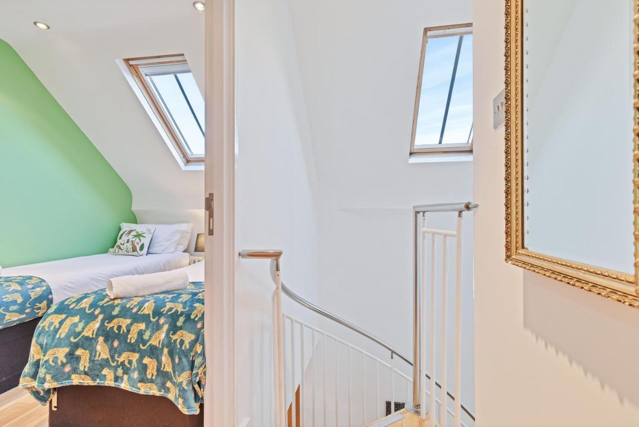 Majestic Mews Apartment With Free Parking - By My Getaways Brighton Bagian luar foto