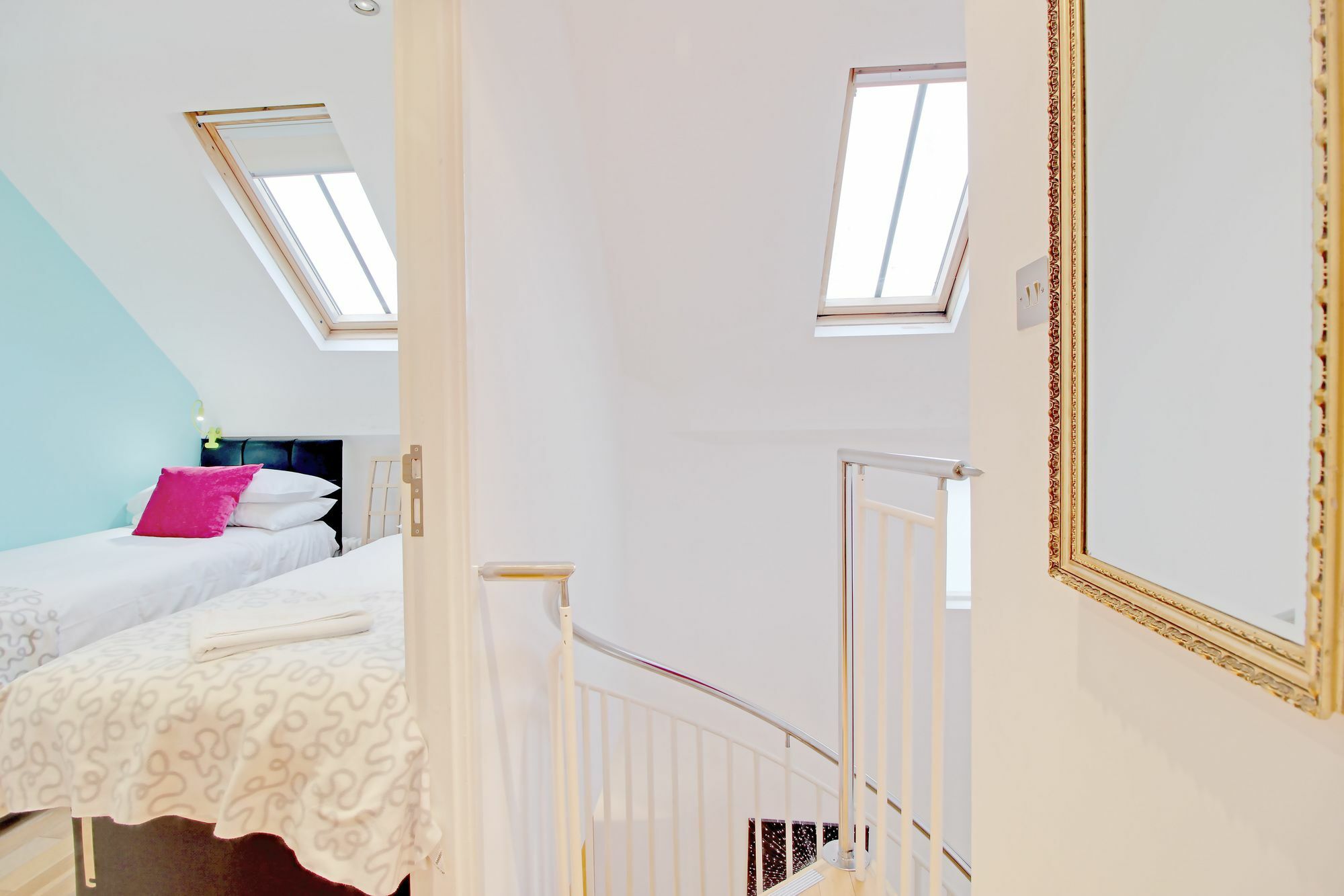 Majestic Mews Apartment With Free Parking - By My Getaways Brighton Bagian luar foto